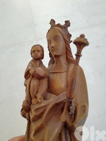 العذراء تحمل طفلها المكرم 5