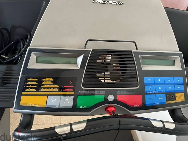 proform 490cx folding treadmill 1