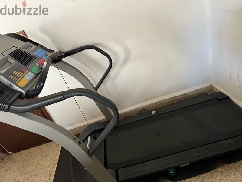 proform 490cx folding treadmill 2