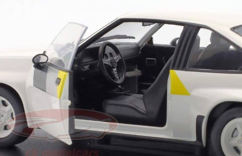 Opel Manta B 400 1981 diecast car model 1:24. 7