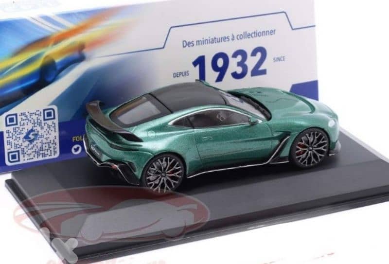 Aston Martin Vantage V12 (2023) diecast car model 1;43. 4