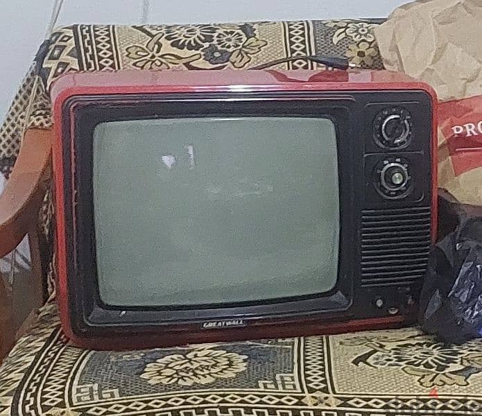 old black and white tv 0