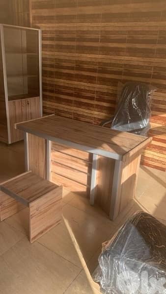One meter office desks.            مكاتب صغيرة 12
