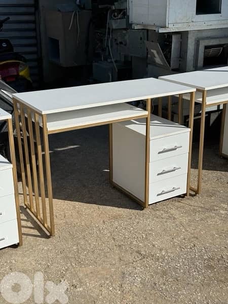 One meter office desks.            مكاتب صغيرة 14
