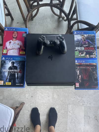 Playstation 4 slim 1TB + 4 games