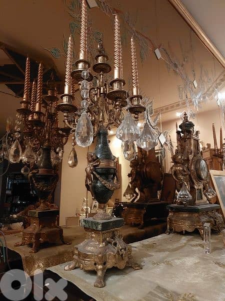 ساعة و شمعدانين Clock and 2 Candlesticks 0