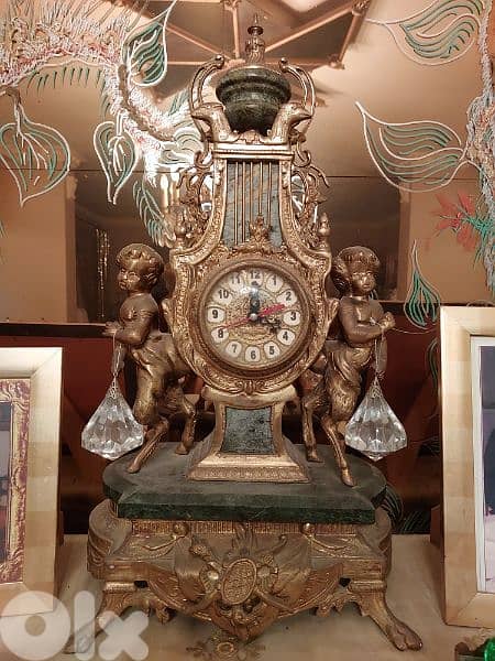 ساعة و شمعدانين Clock and 2 Candlesticks 1