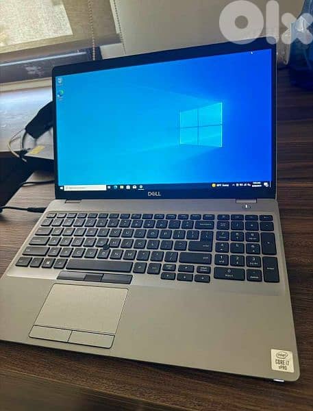 DELL 15.6 / i7 10th / 16RAM 256SSD / LIKENEW 0