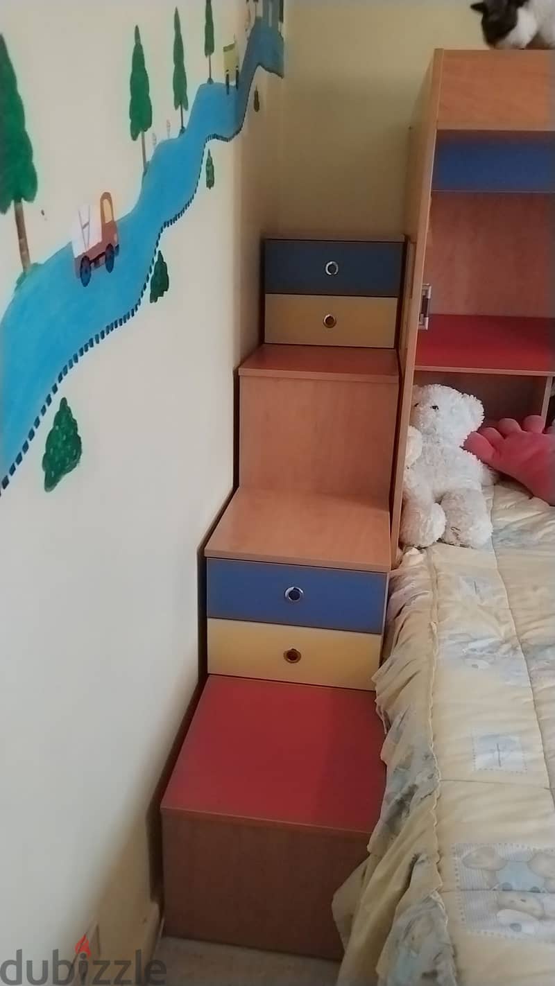 غرفة نوم مؤلفه من تخت عدد ٣ 4