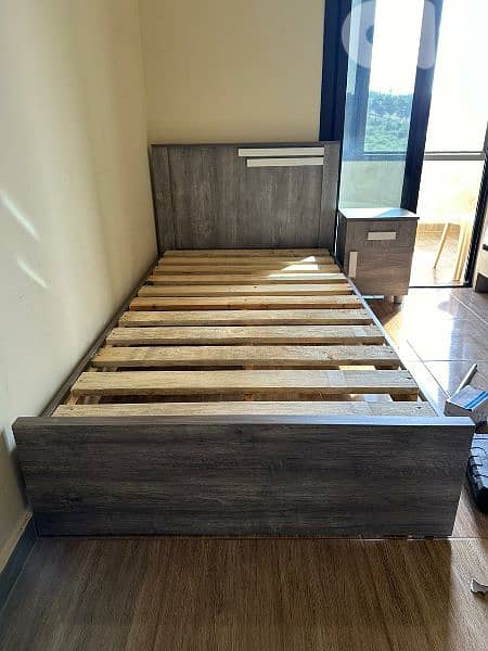 تخت مفرد 100 سم مفرش طبلية شوح مع كمود وفرشة 0