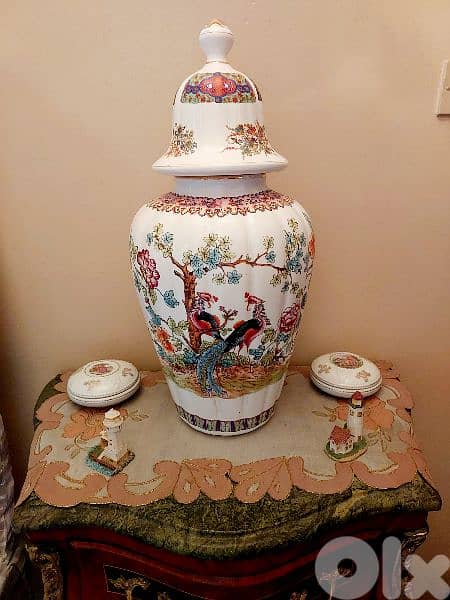 Vintage Porcelain Vase فاز قديم عريق 0