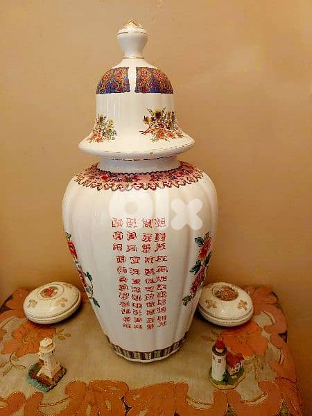 Vintage Porcelain Vase فاز قديم عريق 1