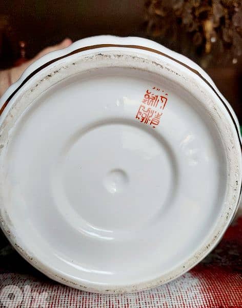 Vintage Porcelain Vase فاز قديم عريق 2