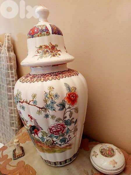 Vintage Porcelain Vase فاز قديم عريق 11