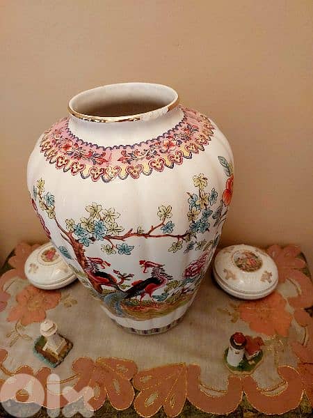 Vintage Porcelain Vase فاز قديم عريق 13