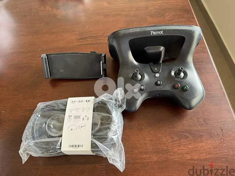 Parrot Bebop 2 drone controller and glasses 0