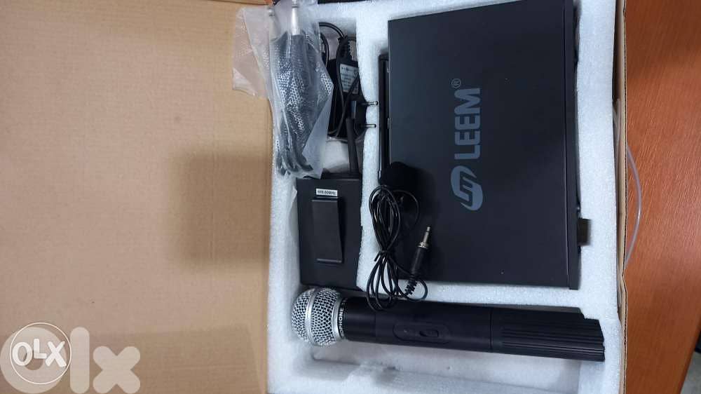 2 mic wireless,1 mic hand + 1 mic clip,brand leem,new not used 0