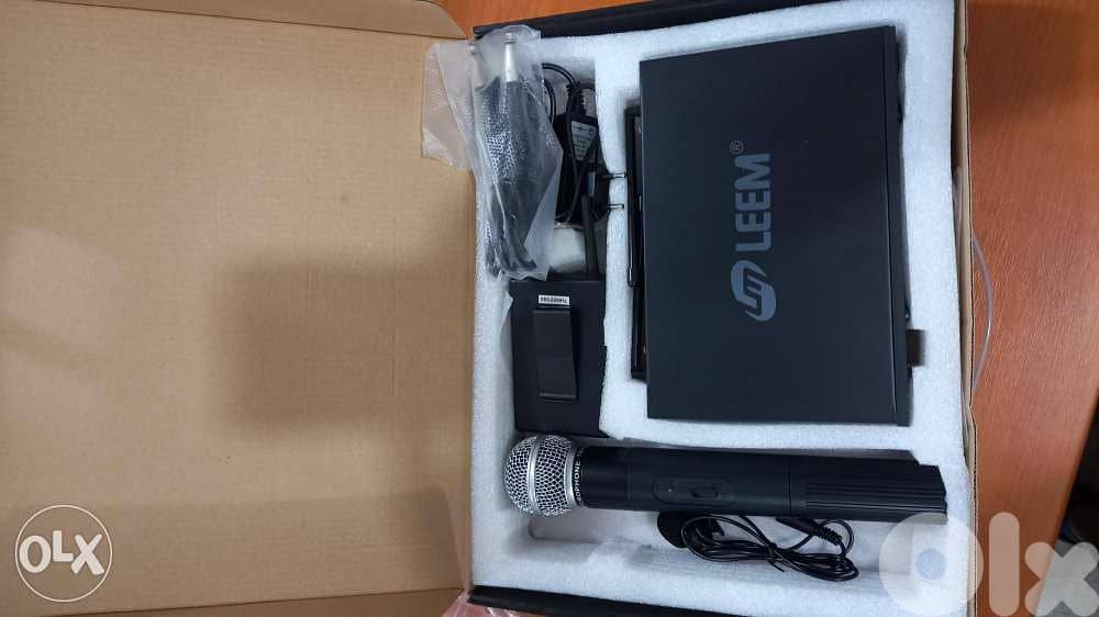 2 mic wireless,1 mic hand + 1 mic clip,brand leem,new not used 2