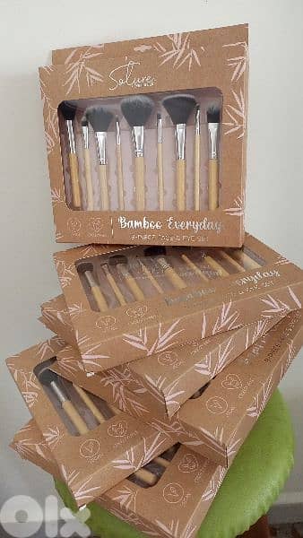 ماكياج اسفنج  و علبة ريش للماكياج 2