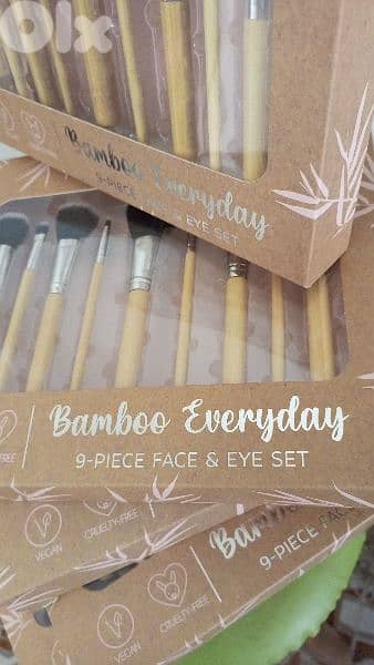 ماكياج اسفنج  و علبة ريش للماكياج 3