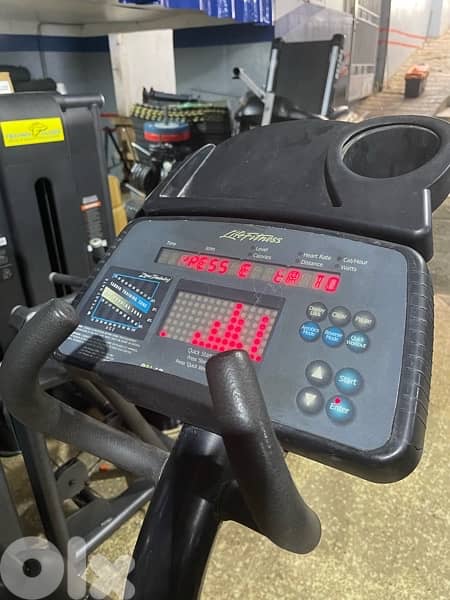 elliptical life fitness used heavy duty 4