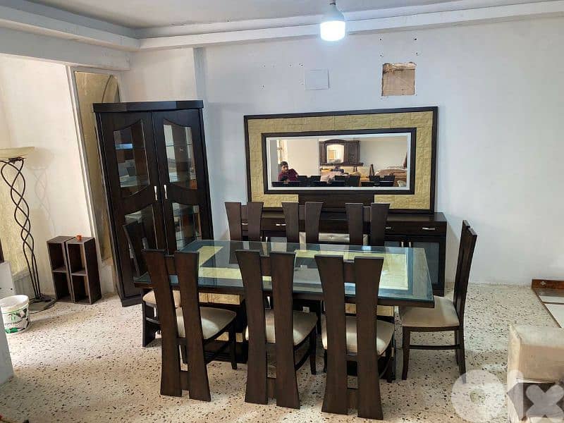 اوضة سفرة شغل توصاية كتير مرتبة ملبسة قشرة 0