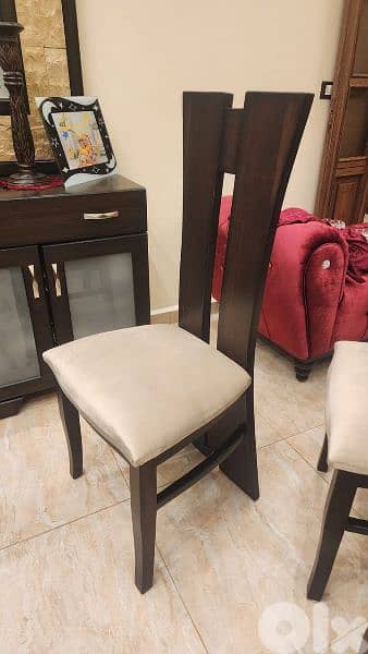 اوضة سفرة شغل توصاية كتير مرتبة ملبسة قشرة 2