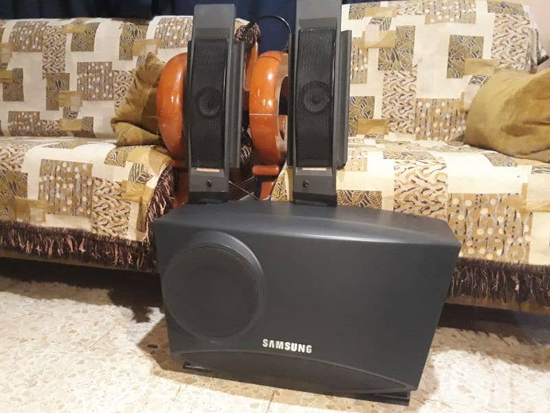 A rare vintage Samsung 2.1channels 150W 8ohms  still new made in Korea 3