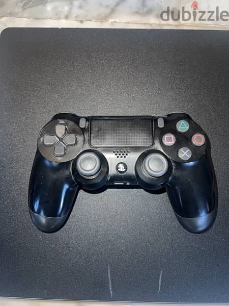 VERY CLEAN PS4 SLIM WITH 2 GAMES 3