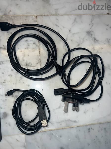 VERY CLEAN PS4 SLIM WITH 2 GAMES 6