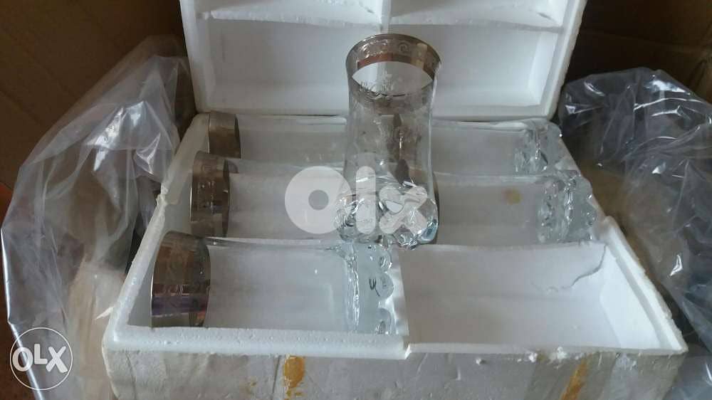 Verres en cristal avec contour en argent 0