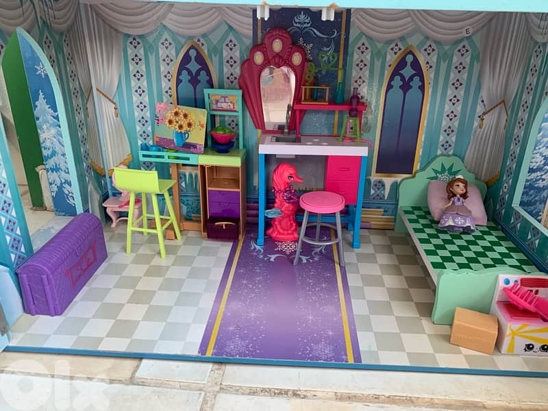 Frozen Doll House 1
