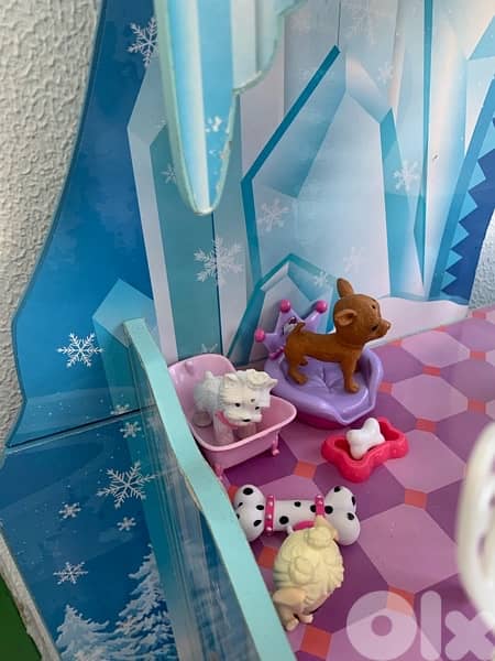 Frozen Doll House 4