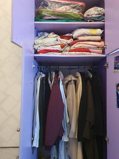 خزانة ملابس كبيرة