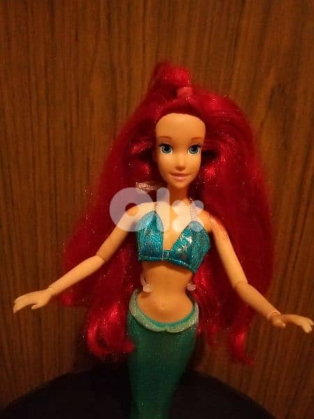 ARIEL THE LITTLE MERMAID Disney doll, articulated hands Bend legs=26$ 1