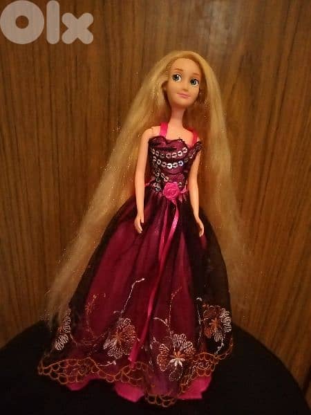 RAPUNZEL TANGLED As new doll long hair Bending legs, ball neck=22$ 0