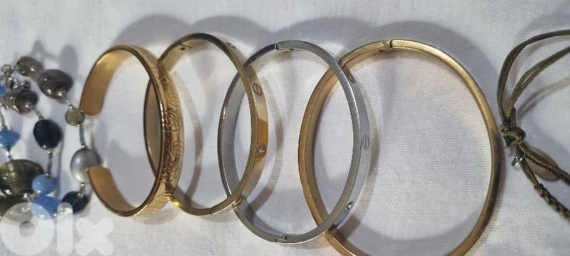 23 pieces of Faux bijou bargain price  60 9