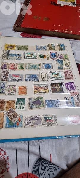 2 big albums are very old stamps  from around the worldgood collection 2