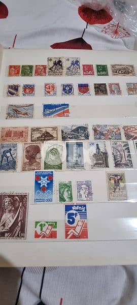 2 big albums are very old stamps  from around the worldgood collection 17