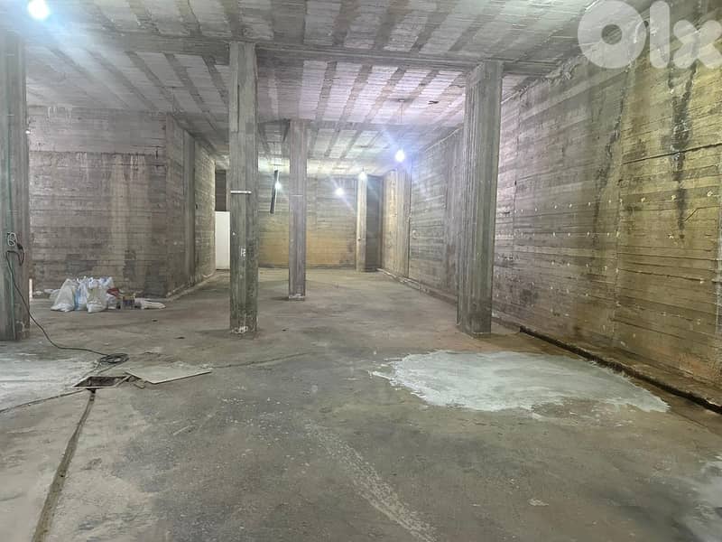 Warehouse of 700sqm in zalka for Saleمستودع بمساحة 700م2 في الزلقا 0