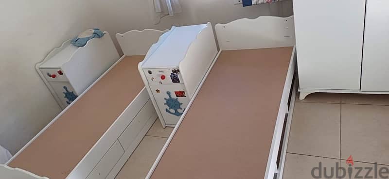 used twins bedroom 3