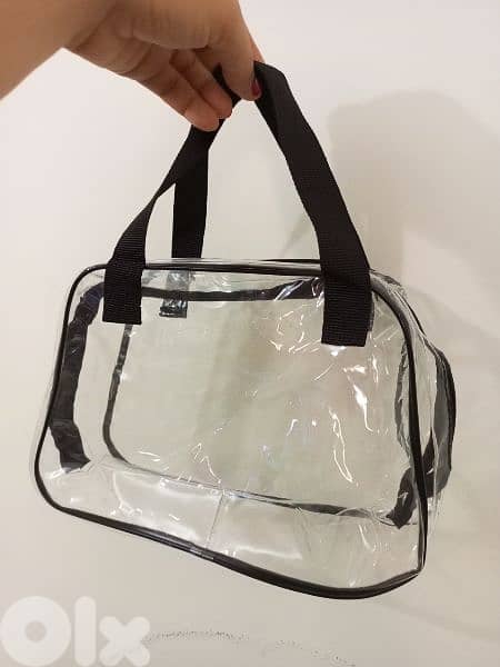 شنطة او مقلمة للماكياج نوعية ممتازة 0