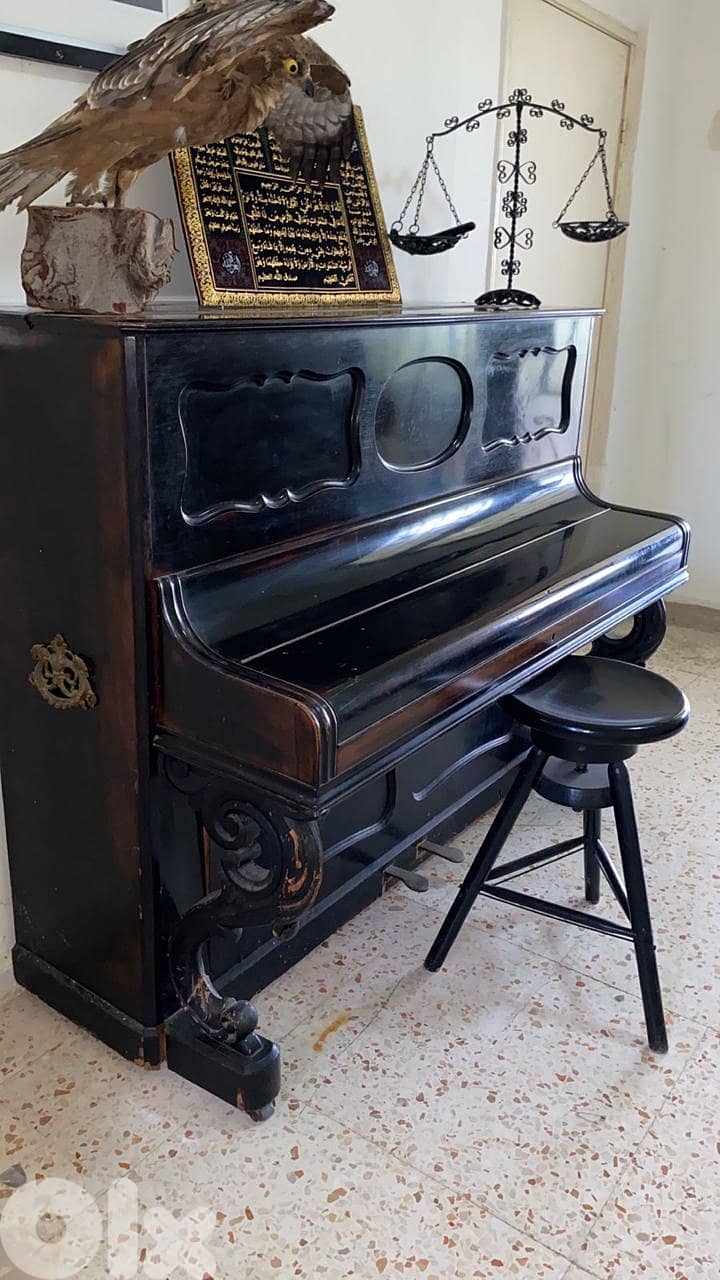 Antique Piano 2