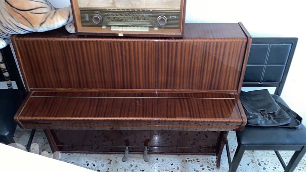 Piano antique brown color 1