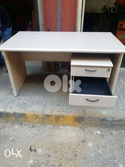 مكتب مع لوح زجاج 0