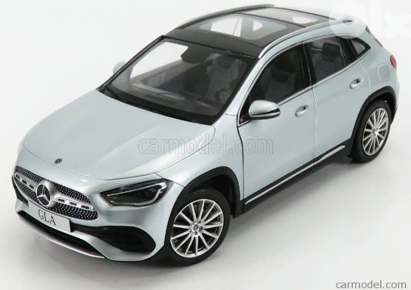 GLA Mercedes diecast car model 1;18 1