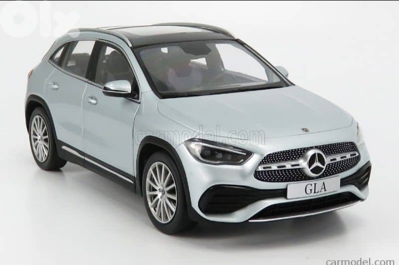 GLA Mercedes diecast car model 1;18 4