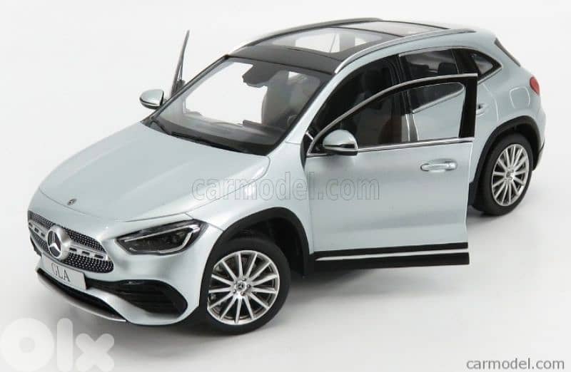 GLA Mercedes diecast car model 1;18 6