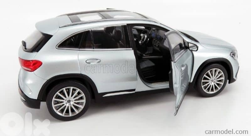 GLA Mercedes diecast car model 1;18 7