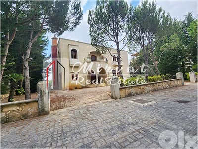 فيلا مؤلفة من أربع طوابق للبيع راس الجبل عاليه 750,000$ موقع مميز